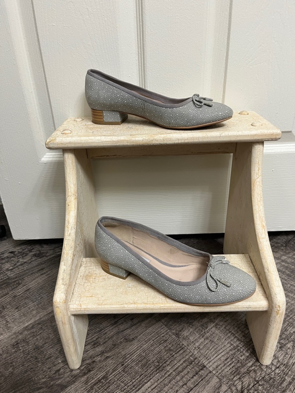 Clark’s Silver Gray Low Block Heel Ballet Flats with Bow